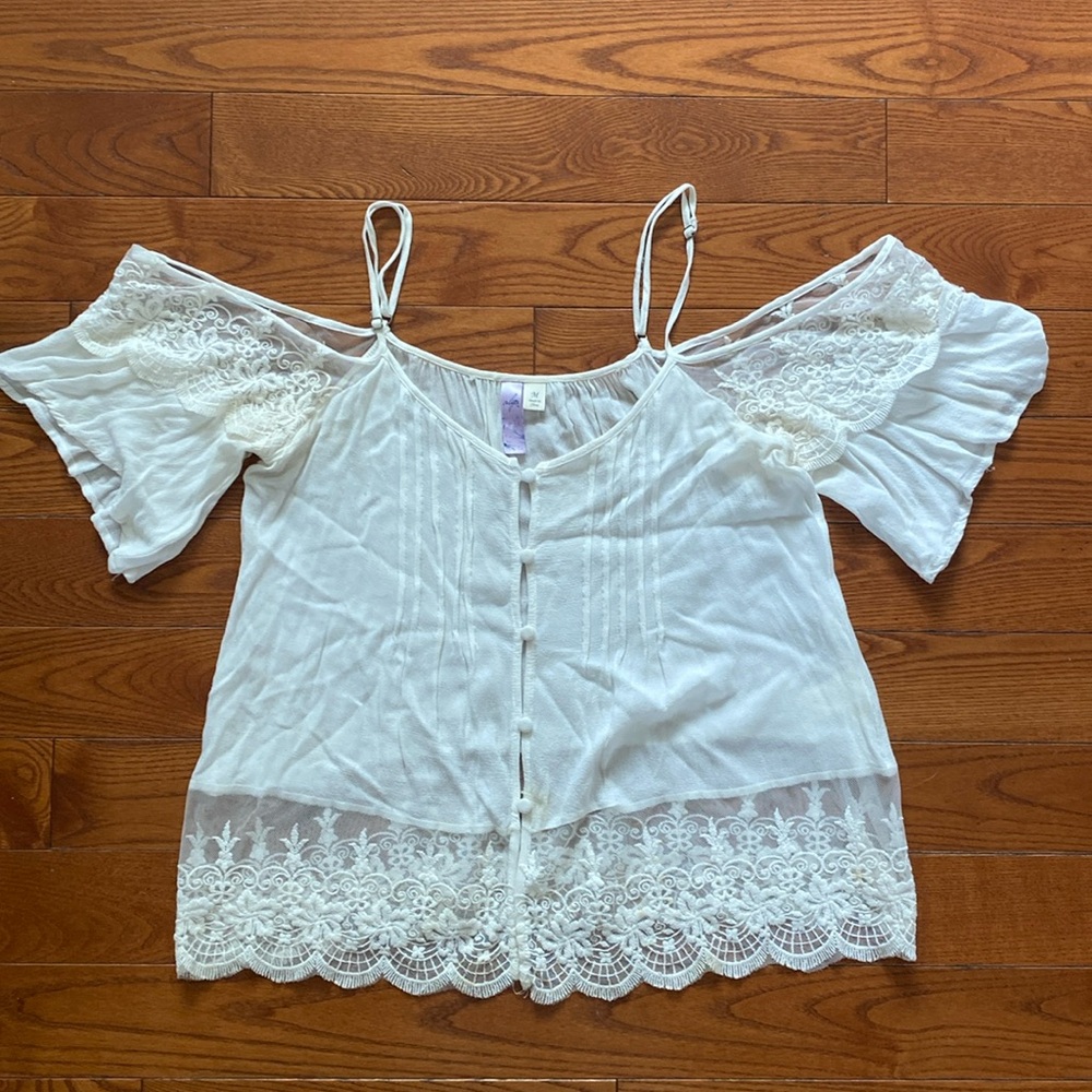 Alya womens lacey cream size medium top/blouse.